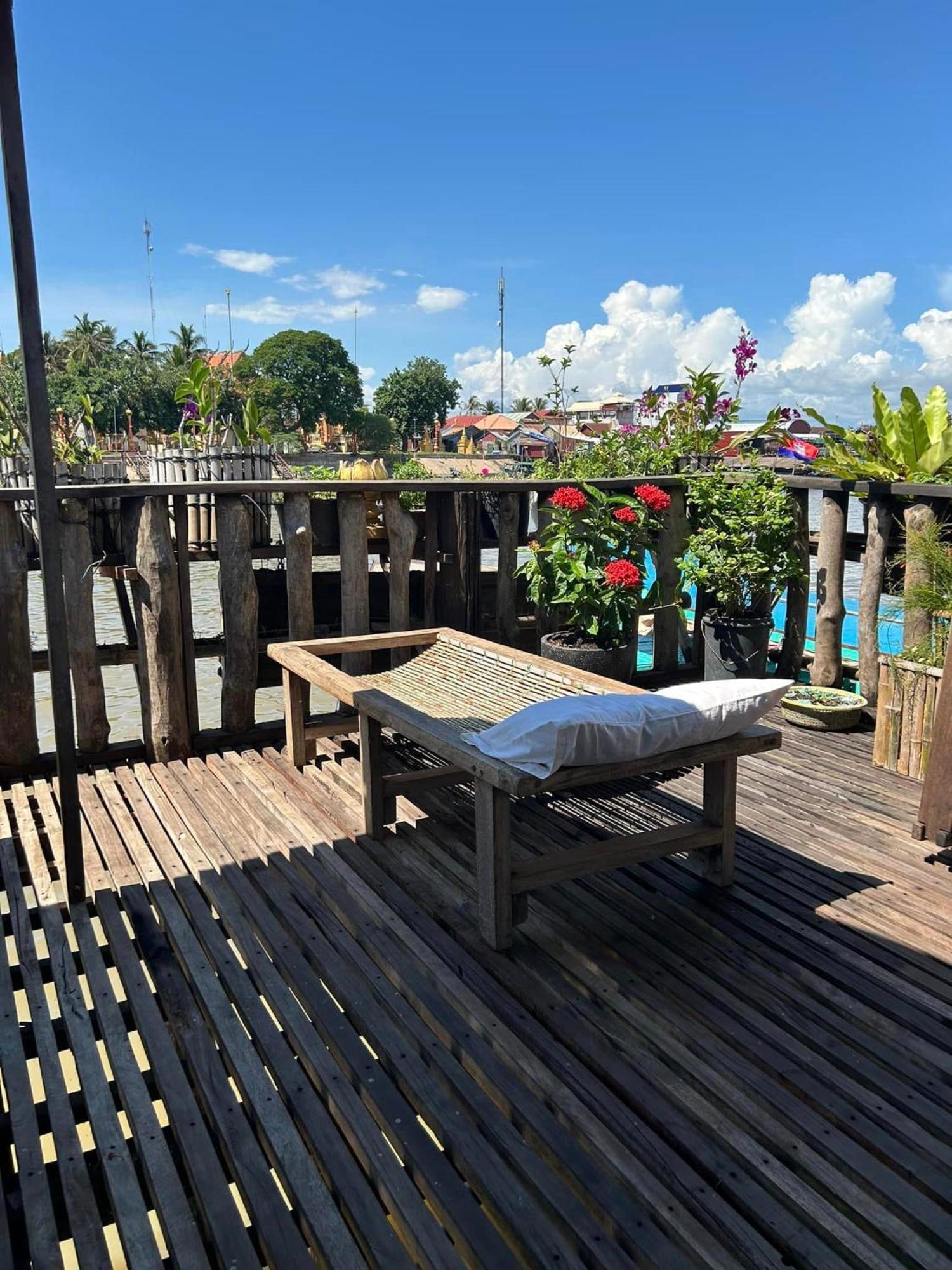 St 63 Home Stay & Tour Kampong Khleang Екстериор снимка